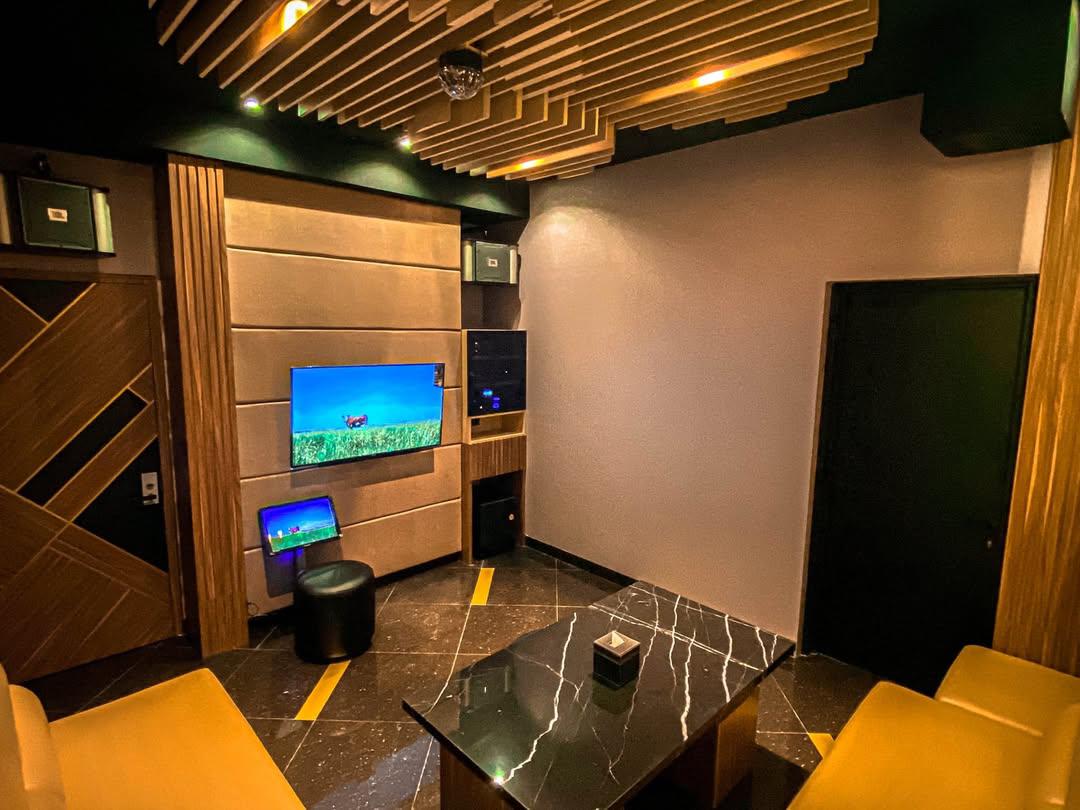 Redlite Bar Area Karaoke Jakarta Utara